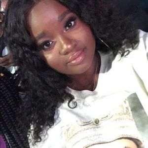 Meet your Posher, Elizabeth